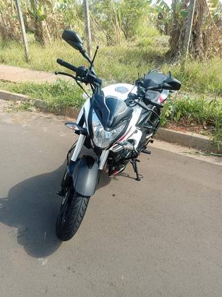 BAJAJ DOMINAR 200 